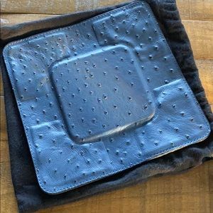 Elisabeth Weinstock Travel Valet